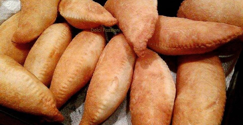 Panzerotti fritti pugliesi - Dolci Passioni