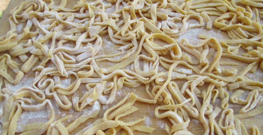 Tagliatelle All Uovo Fatte In Casa Con Il Mattarello Ricetta Della Nonna