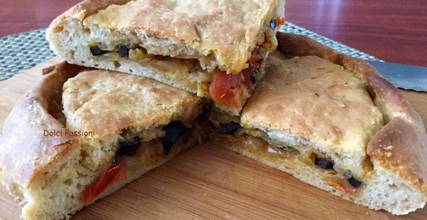 Focaccia Pugliese Ripiena Di Verdure Focaccia Pugliese Con Cipolle E Olive Dolci Passioni