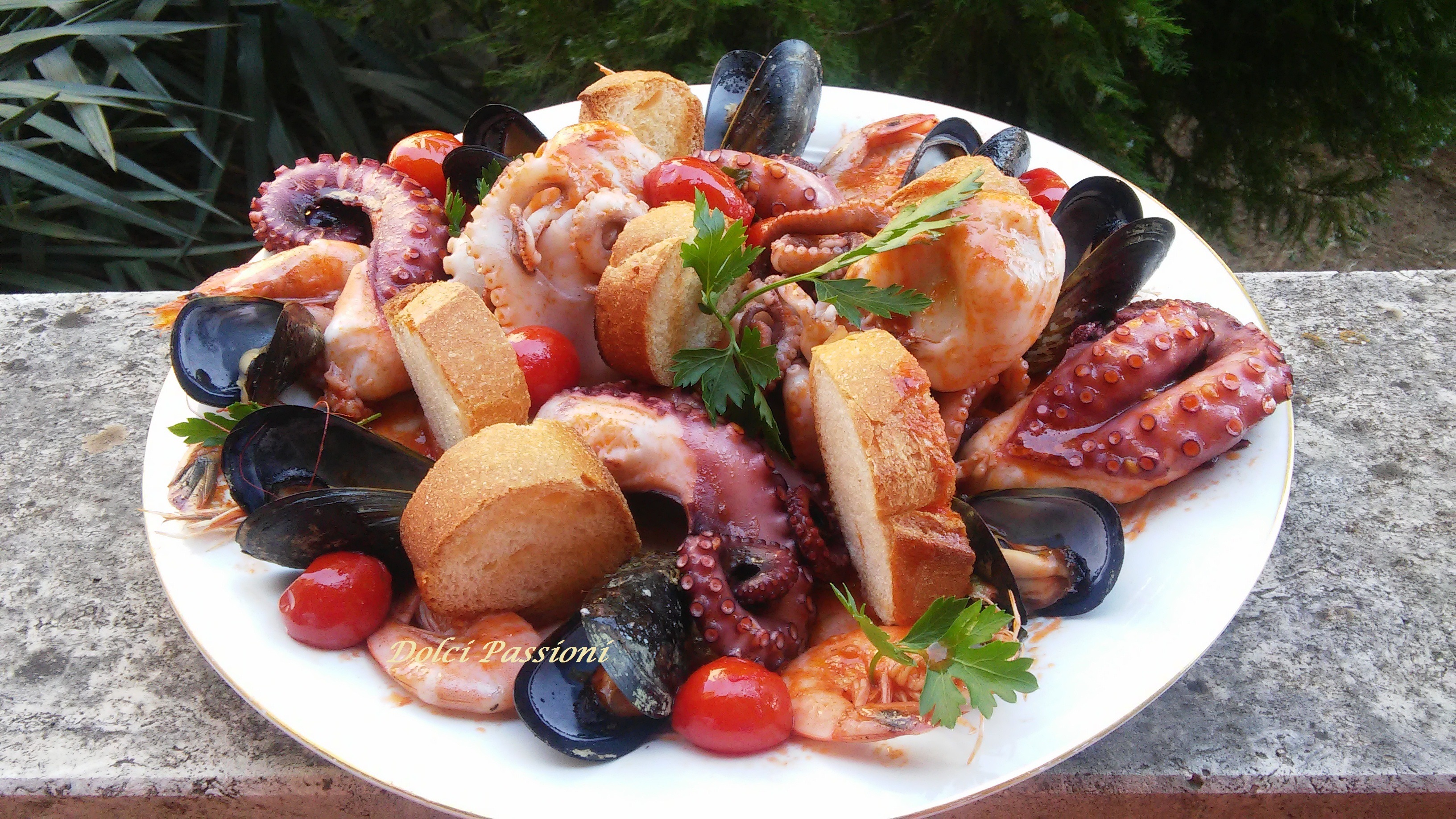 Zuppa Di Pesce Alla Pugliese Con Crostini Tostati - Dolci Passioni