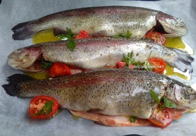 Trota salmonata al forno con verdure miste - Dolci Passioni