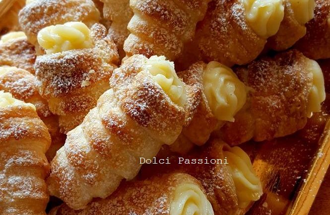 Cannoncini Con Crema Pasticcera Dolci Passioni