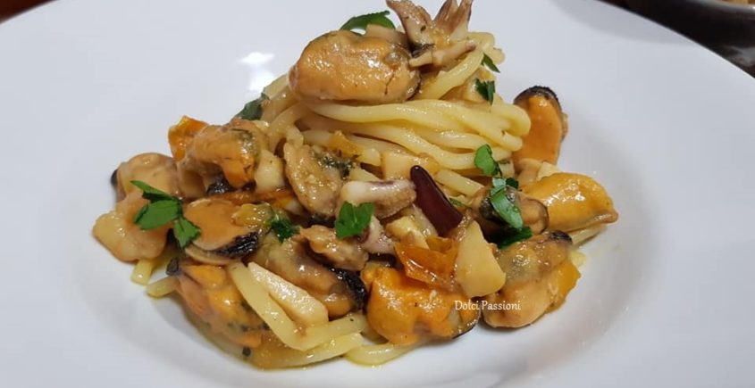 Spaghettoni Ai Frutti Di Mare E Datterino Giallo Dolci Passioni