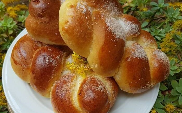Treccine con lo zucchero, come quelle del forno