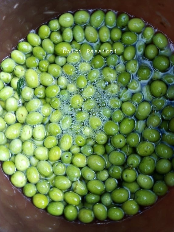 Olive in salamoia con soda