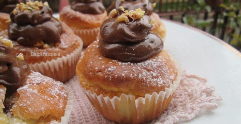 Muffin con glassa al cioccolato