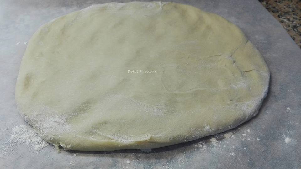 Danesi girelle di pan brioche con crema pasticcera e uvetta passa