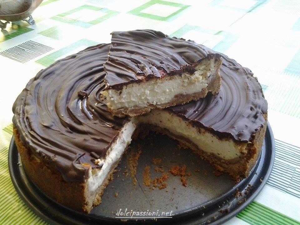 Cheesecake con ricotta, panna e cioccolato