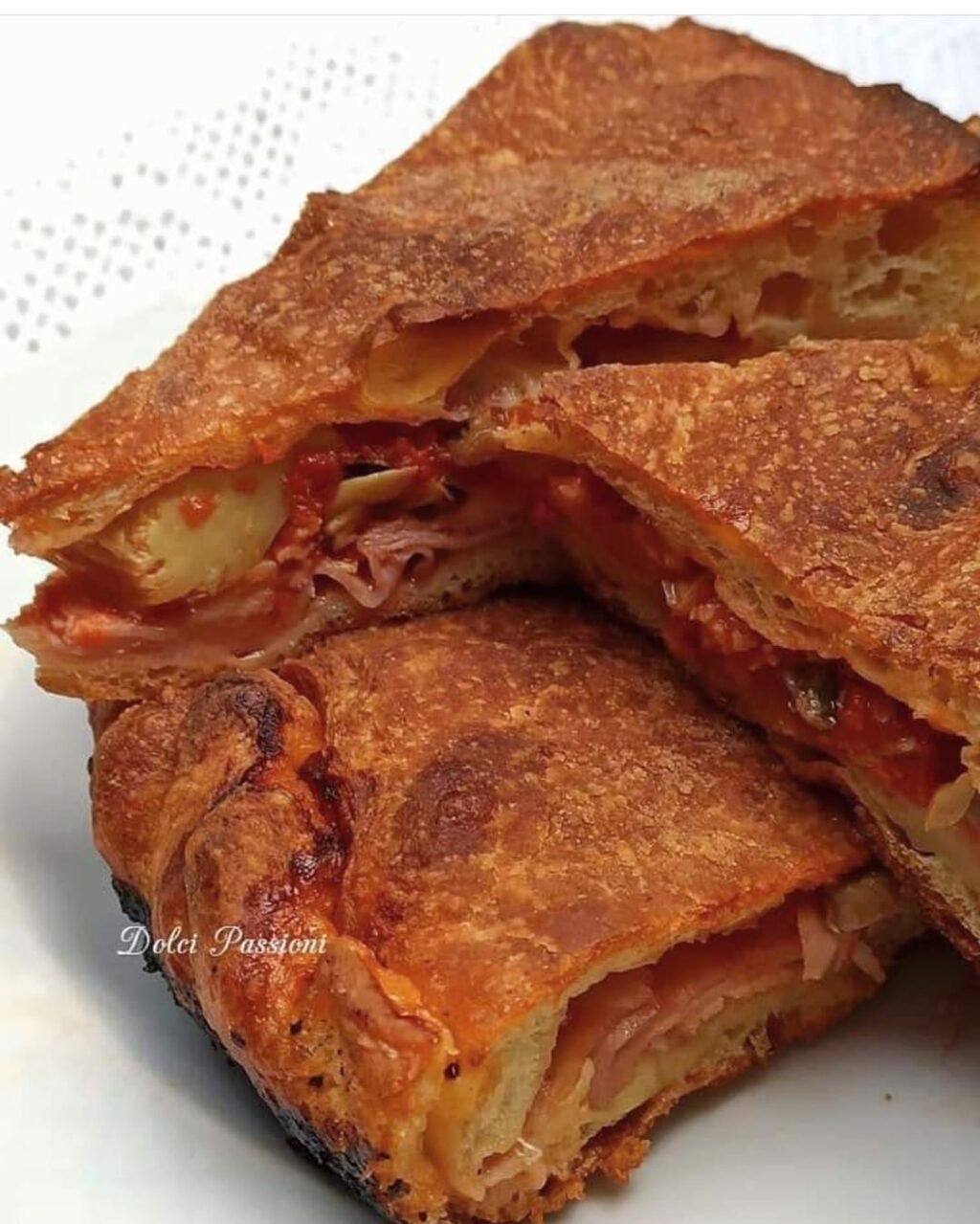 Focaccia chiusa con Carciofi e Prosciutto Cotto
