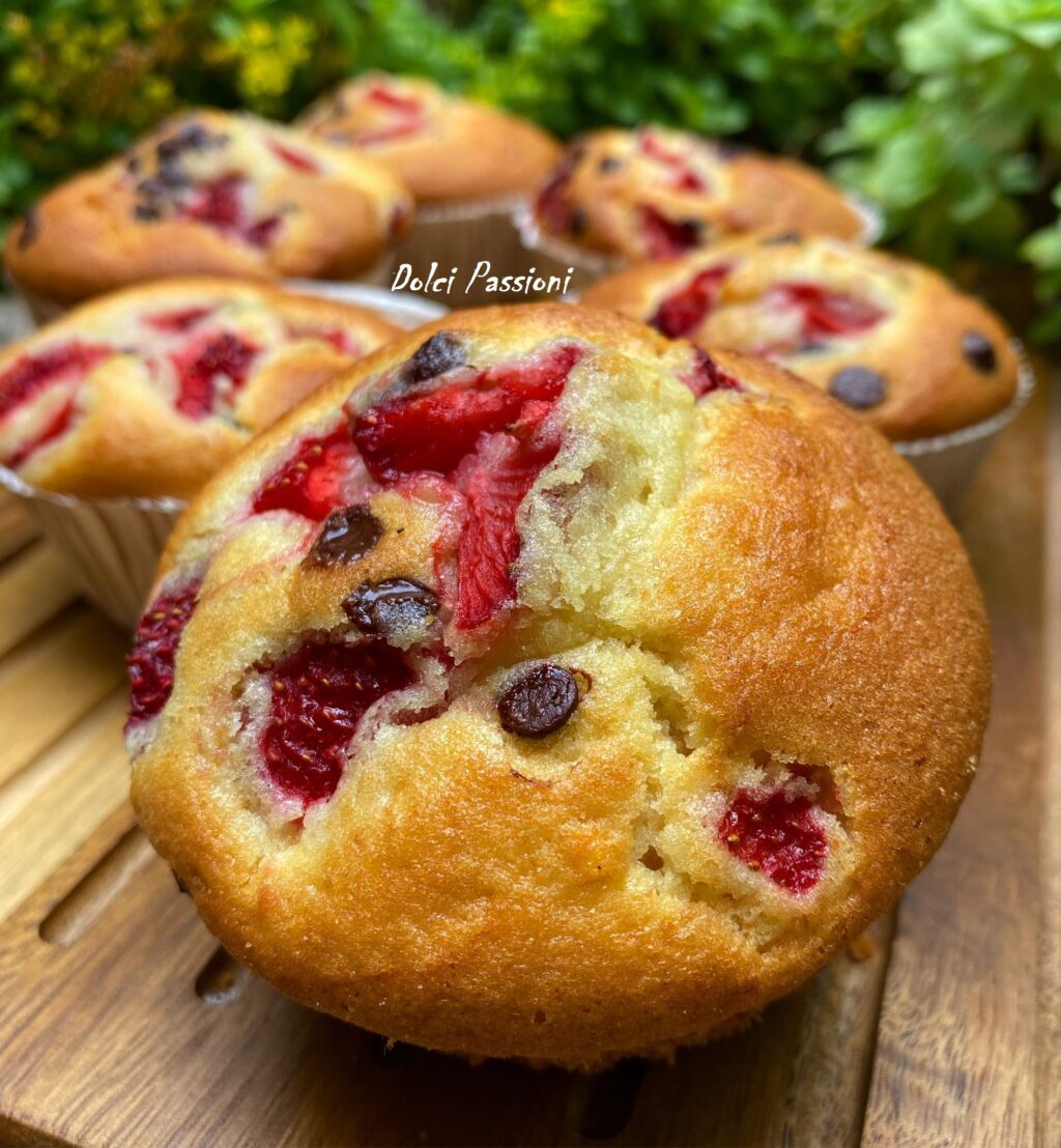 Muffin con Fragole e gocce di Cioccolato