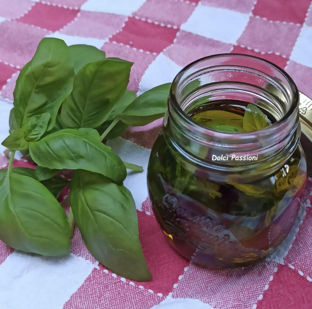 Olio profumato al Basilico: ricetta della Nina