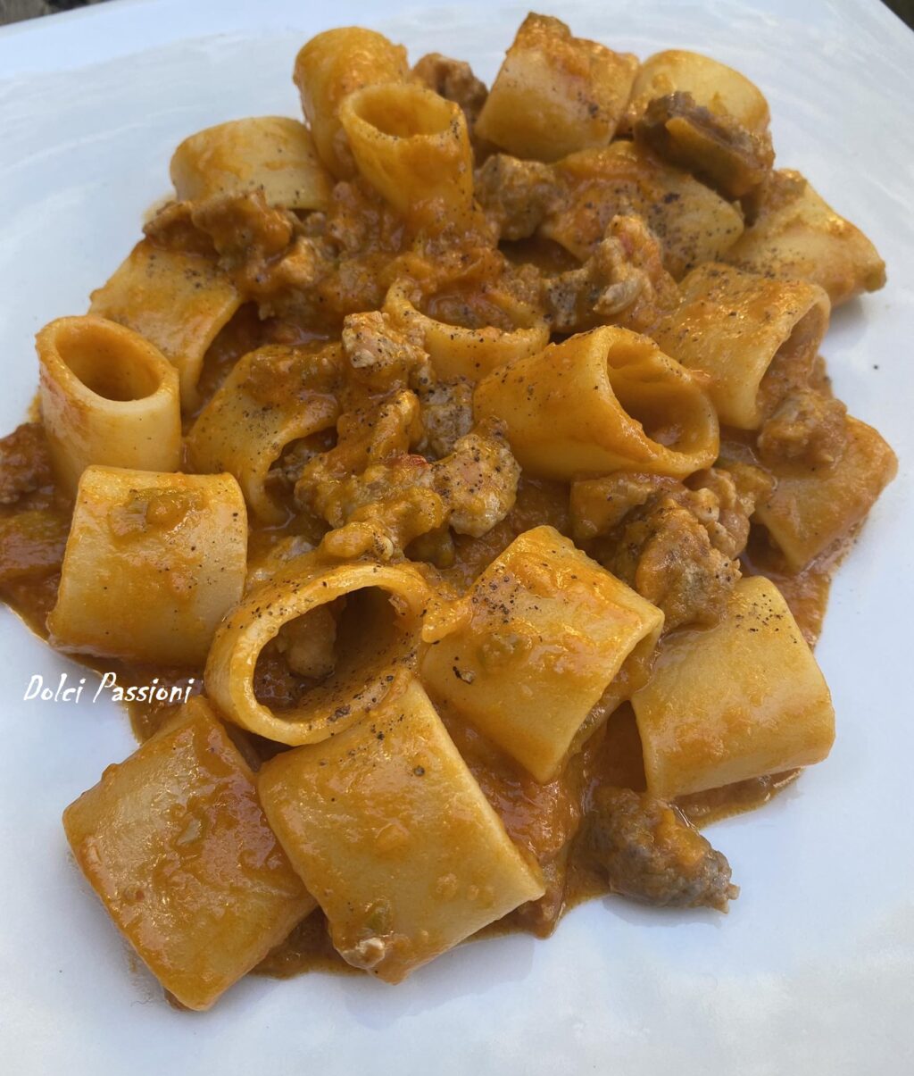 Paccheri con Crema di Peperoni e Salsiccia