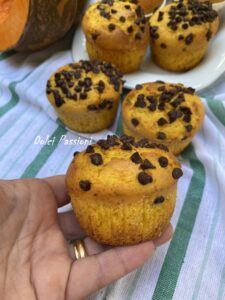 Muffin alla Zucca con cuore di Confettura e gocce di Cioccolato