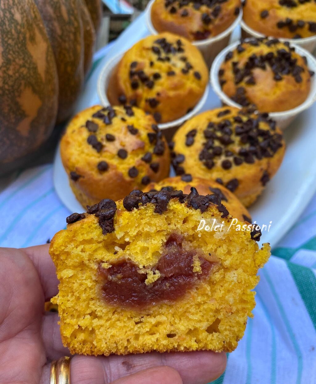 Muffin alla Zucca con cuore di Confettura e gocce di Cioccolato