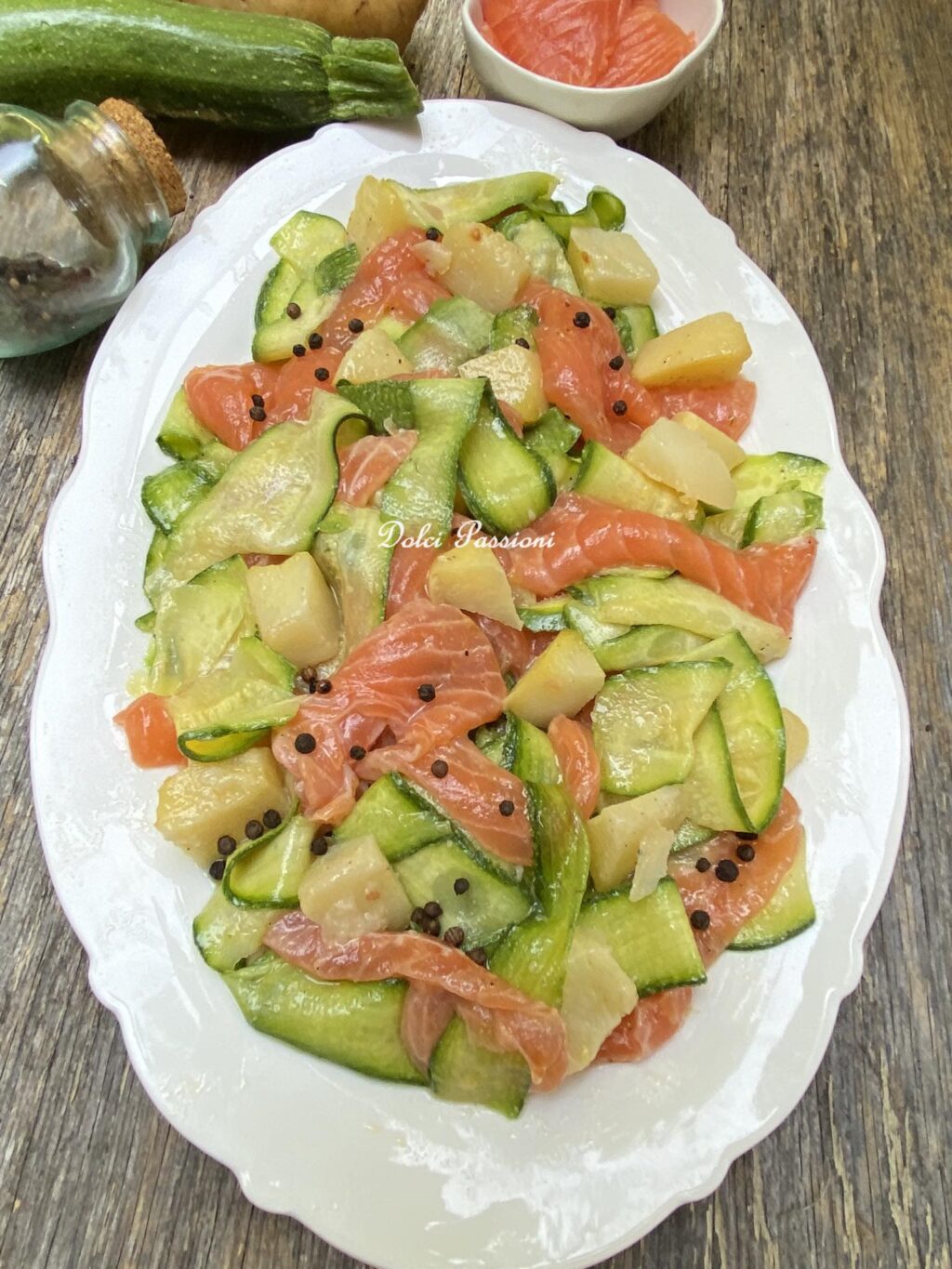 Insalata di zucchine, salmone e patate