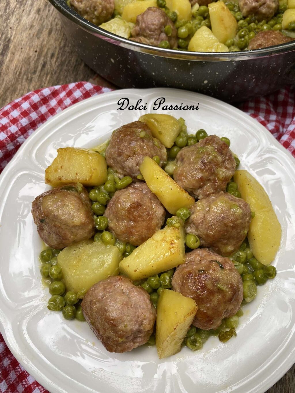 Polpette in umido con Piselli e Patate: ricetta facile della Nina