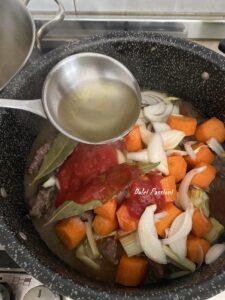 Stufato di Manzo con: Carote, Patate e Piselli