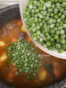 Stufato di Manzo con: Carote, Patate e Piselli
