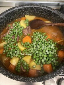 Stufato di Manzo con: Carote, Patate e Piselli