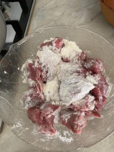 Stufato di Manzo con: Carote, Patate e Piselli