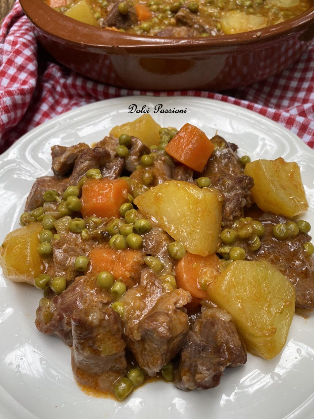 Stufato di Manzo con: Carote, Patate e Piselli