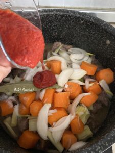 Stufato di Manzo con: Carote, Patate e Piselli