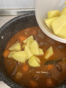 Stufato di Manzo con: Carote, Patate e Piselli
