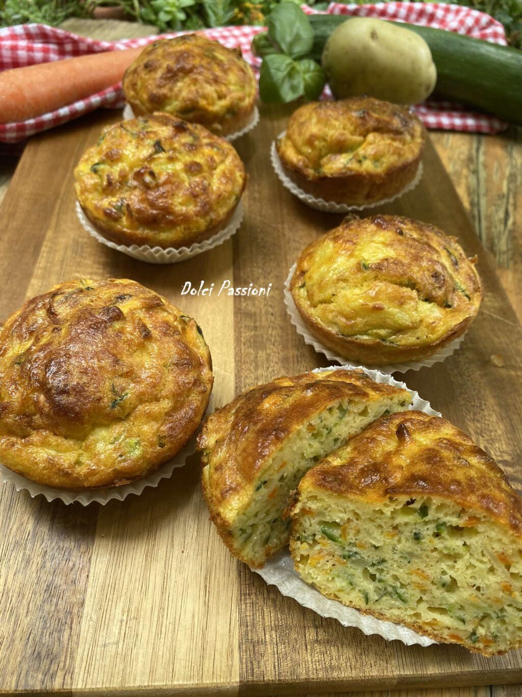 Muffin con zucchine, patate e carote: ricetta facile della Nina