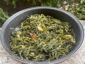 "Cicorielle" selvatiche ripassate in padella. Ricetta di mia Mamma Nella "Cicorielle" selvatiche ripassate in padella. Ricetta di mia Mamma Nella