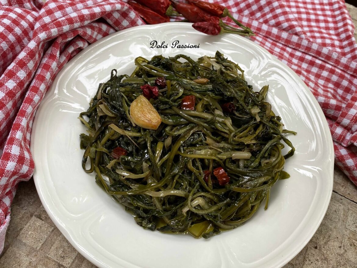 "Cicorielle" selvatiche ripassate in padella. Ricetta di mia Mamma Nella