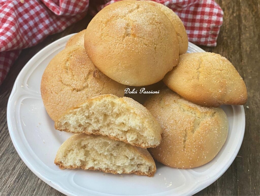 “Pastinelle” o Biscotti nella “Coppa” dal Cuore morbido