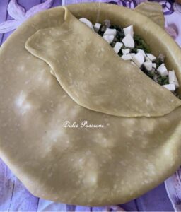 Calzone con Salsiccia e Cime di Rape: Antica ricetta Pugliese Calzone con Salsiccia e Cime di Rape: Antica ricetta Pugliese