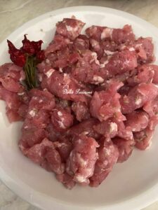 Calzone con Salsiccia e Cime di Rape: Antica ricetta Pugliese Calzone con Salsiccia e Cime di Rape: Antica ricetta Pugliese