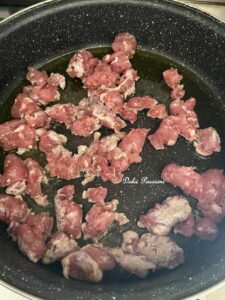 Calzone con Salsiccia e Cime di Rape: Antica ricetta Pugliese Calzone con Salsiccia e Cime di Rape: Antica ricetta Pugliese