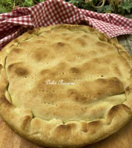 Calzone con Salsiccia e Cime di Rape: Antica ricetta Pugliese Calzone con Salsiccia e Cime di Rape: Antica ricetta Pugliese