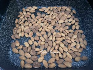 Amaretti Pugliesi: il profumo della Tradizione in un biscotto morbido e irresistibile Amaretti Pugliesi: il profumo della Tradizione in un biscotto morbido e irresistibile