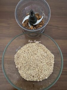 Amaretti Pugliesi: il profumo della Tradizione in un biscotto morbido e irresistibile Amaretti Pugliesi: il profumo della Tradizione in un biscotto morbido e irresistibile