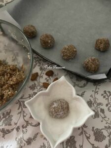 Amaretti Pugliesi: il profumo della Tradizione in un biscotto morbido e irresistibile Amaretti Pugliesi: il profumo della Tradizione in un biscotto morbido e irresistibile