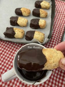 Divini Amori: Biscotti alle Mandorle della Tradizione Napoletana