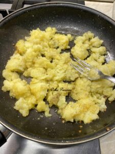 Patate Schiacciate con Peperoni Fritti: Ricetta Tradizionale Lucana