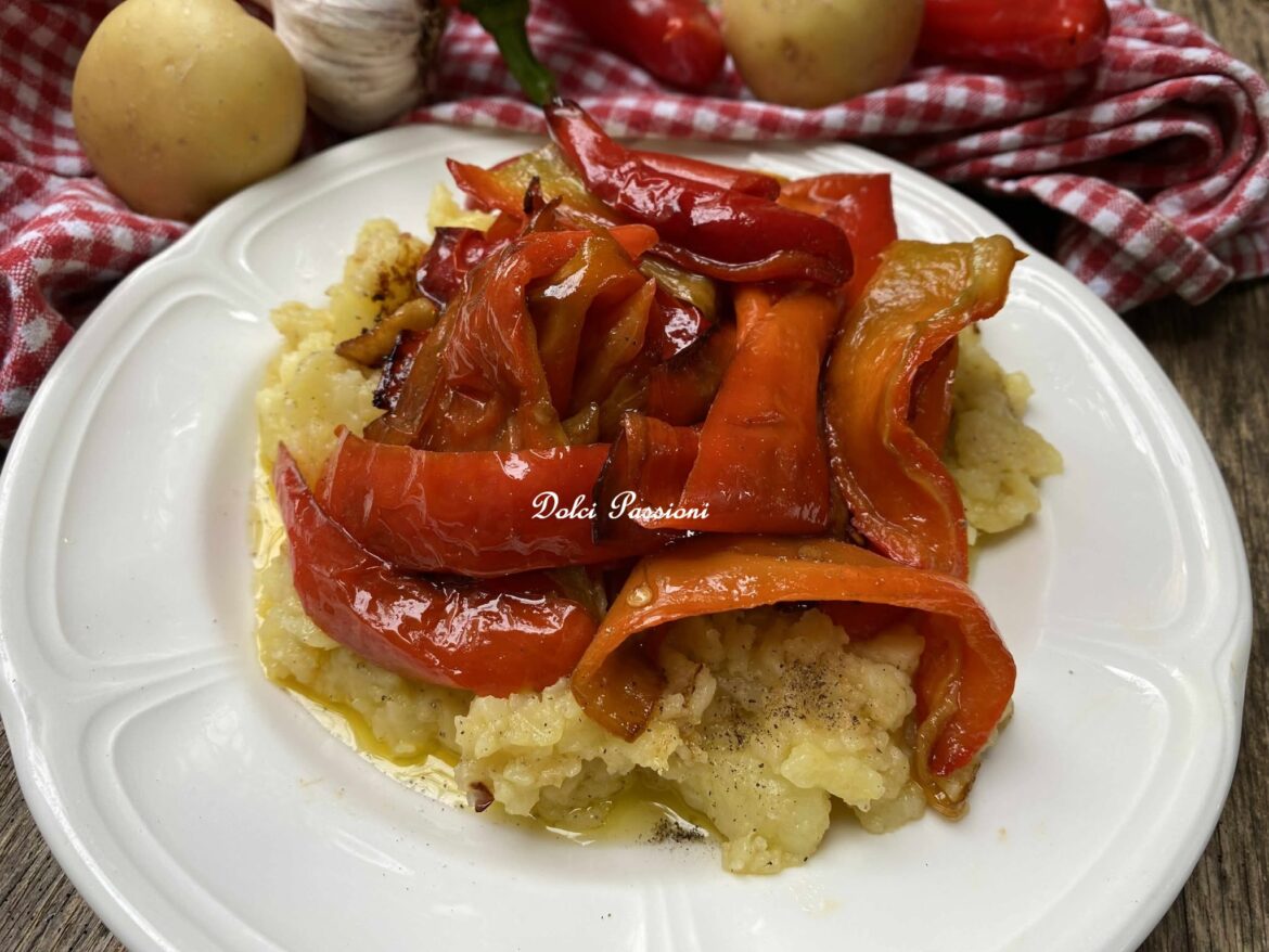 Patate Schiacciate con Peperoni Fritti: Ricetta Tradizionale Lucana