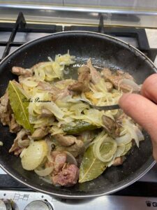 Fegato alla Veneziana: Eleganza e Memoria della cucina Lagunare