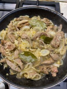 Fegato alla Veneziana: Eleganza e Memoria della cucina Lagunare