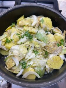 Carciofi con Patate e Cipolle alla Lucana: il contorno della tradizione in casa Bellino Carciofi con Patate e Cipolle alla Lucana: il contorno della tradizione in casa Bellino