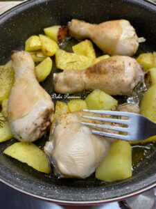 Pollo al forno con Patate: il grande Classico della cucina Italiana