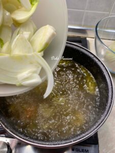 Pasta con Crema di Finocchi e Pancetta Croccante: un primo piatto cremoso e sorprendente