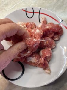 Pasta con Salsiccia sbriciolata e Pomodorini freschi: un primo piatto semplice ma ricco di gusto