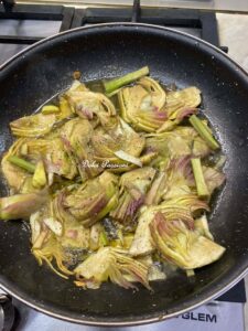 Pasta con Carciofi e Guanciale croccante: il primo piatto rustico che profuma di Tradizione