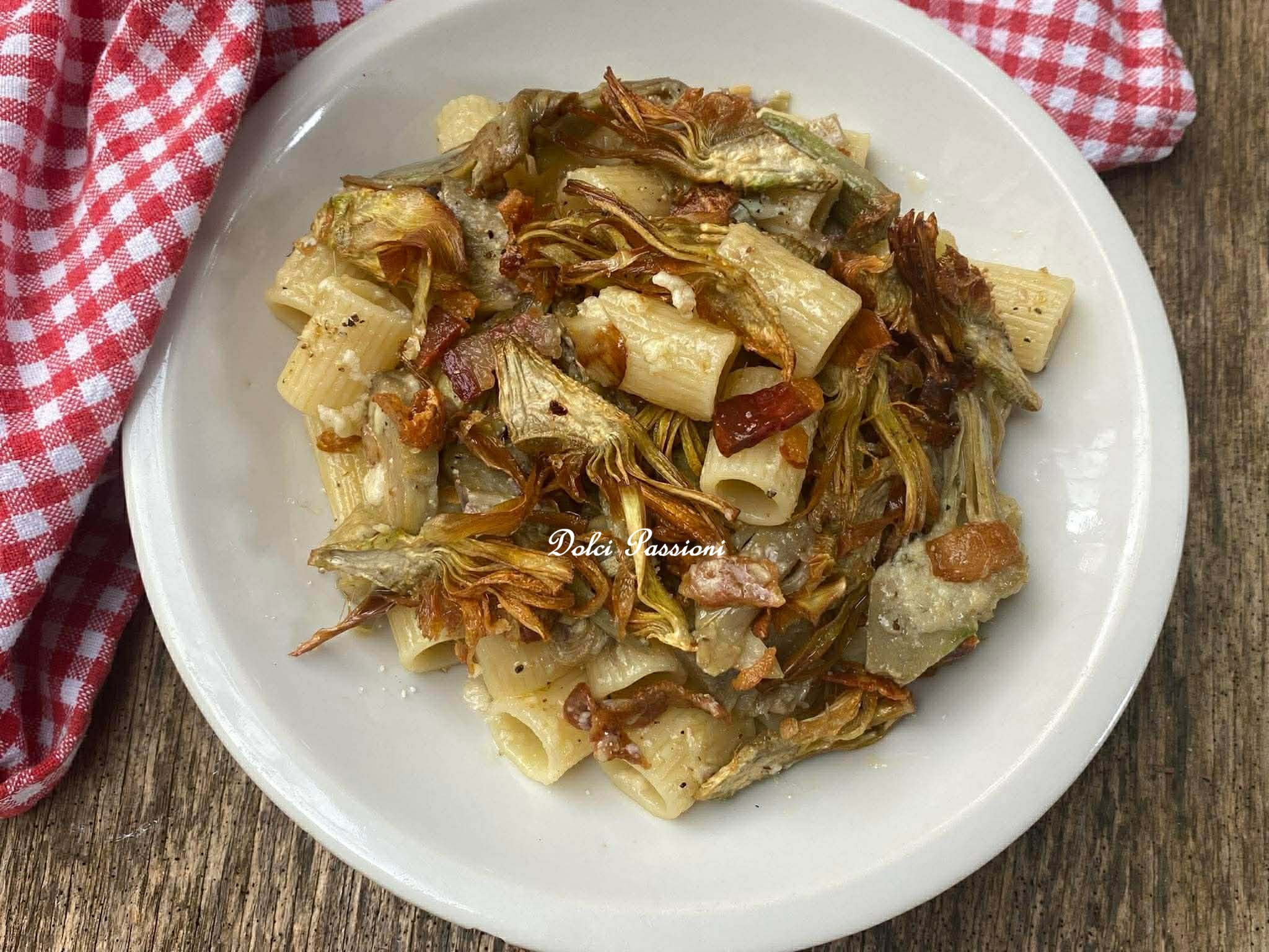Pasta con Carciofi e Guanciale croccante: il primo piatto rustico che profuma di Tradizione