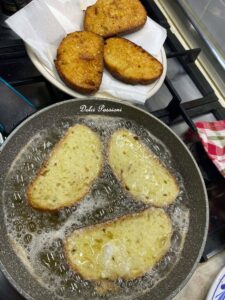Pane fritto con Zucchero profumato alla Cannella: il Dolce semplice che profuma di Tradizione